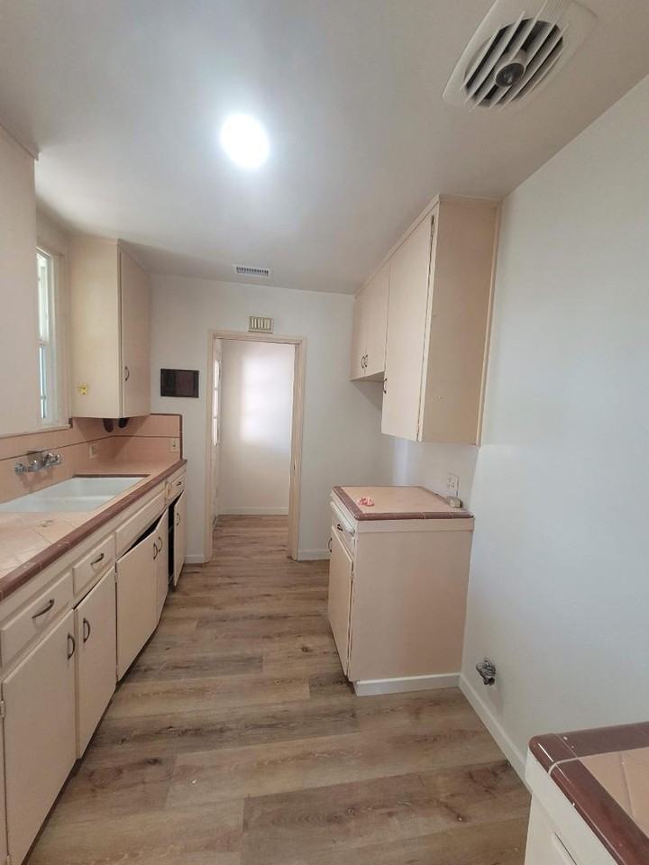 Ford Ave Triplex - Photo 3 of 10