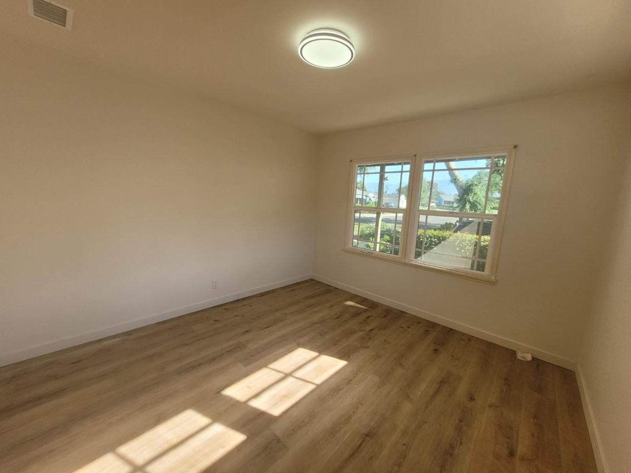 Ford Ave Triplex - Photo 6 of 10