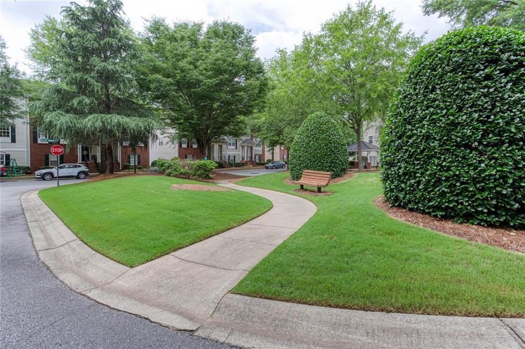 216 Village Square Dr - Photo 3 of 18