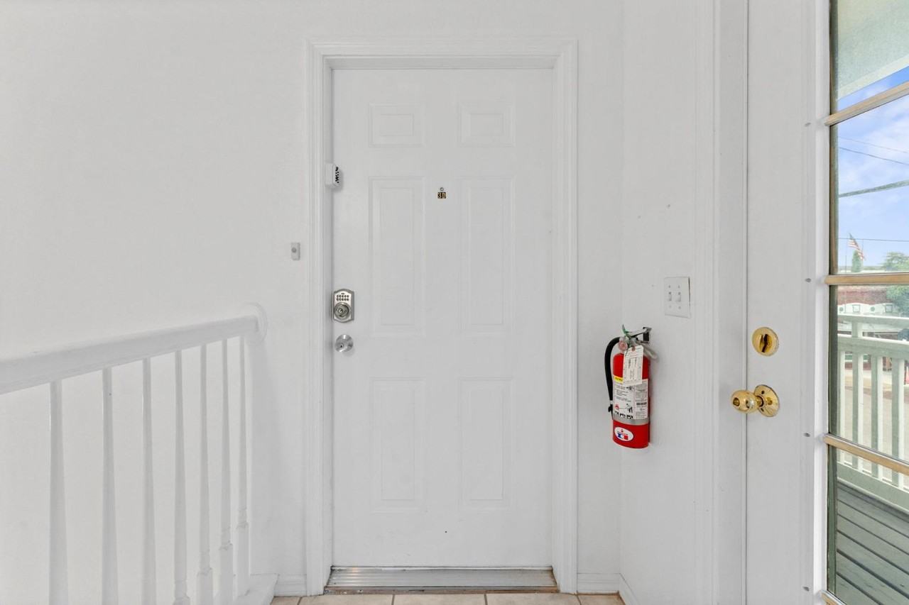 1510 N 17th St - Photo 4 of 11