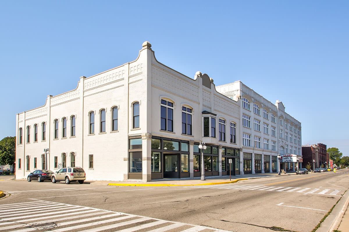 Lloyd House II - Photo 2 of 26