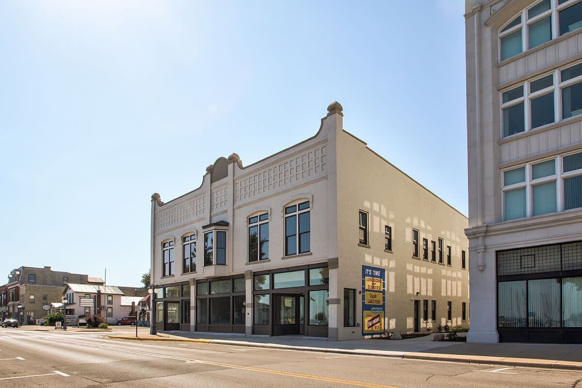 Lloyd House II - Photo 3 of 26
