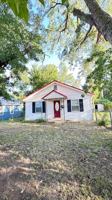 featured image of 919 E 8th Ave