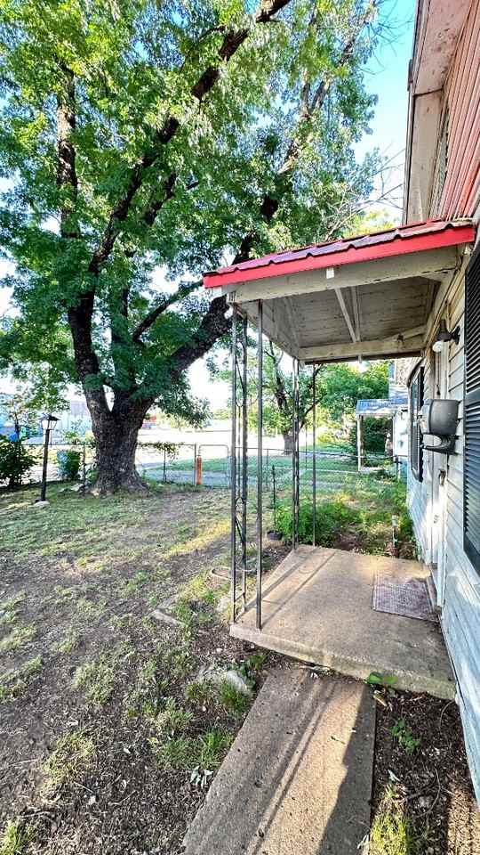 919 E 8th Ave - Photo 3 of 16