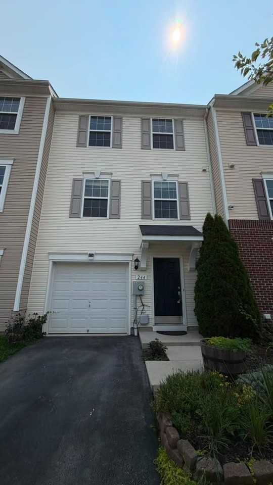 244 Rumbling Rock Rd - Photo 3 of 20