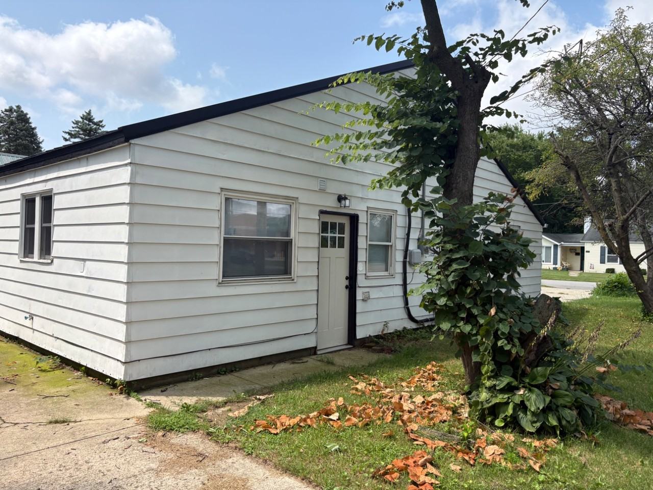 1324 Canton St - Photo 3 of 11