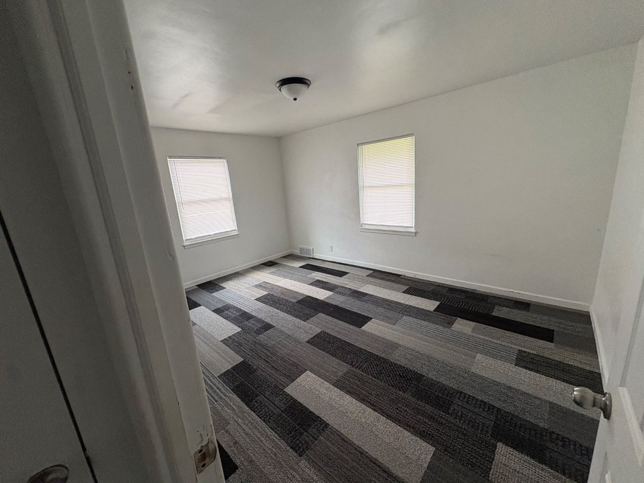 1324 Canton St - Photo 7 of 11