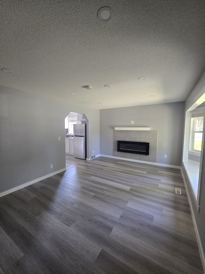 2414 27 Street SE - Photo 2 of 14