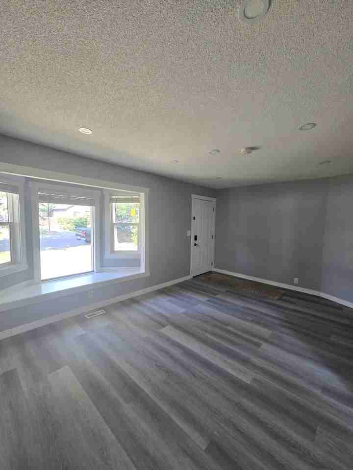 2414 27 Street SE - Photo 3 of 14