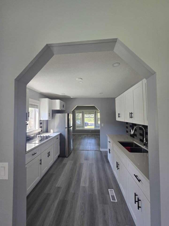 2414 27 Street SE - Photo 5 of 14