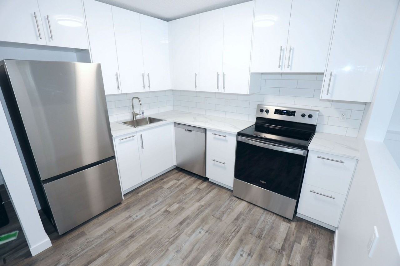 533 De La Morenie St, - Photo 2 of 9