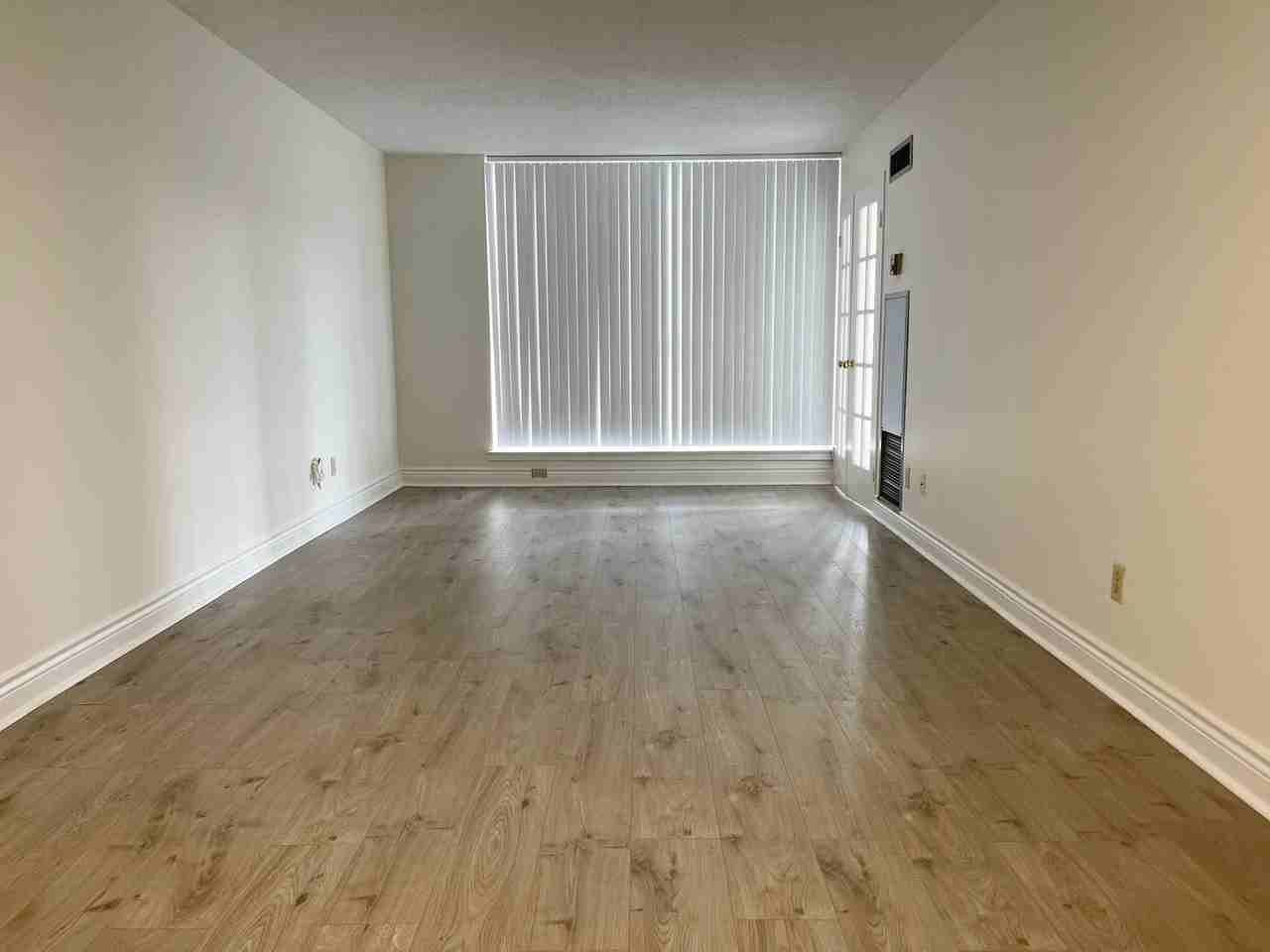 South Kingsway Village - Photo 2 of 8
