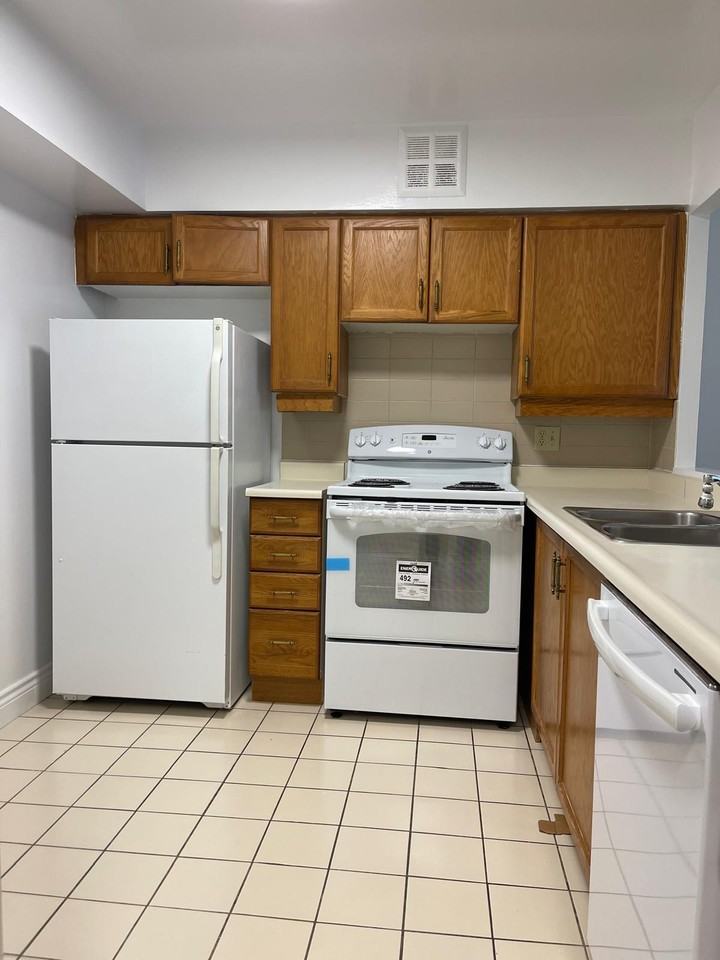 South Kingsway Village - Photo 5 of 8