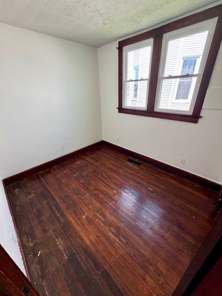 924 Se 6th St #A - Photo 3 of 3