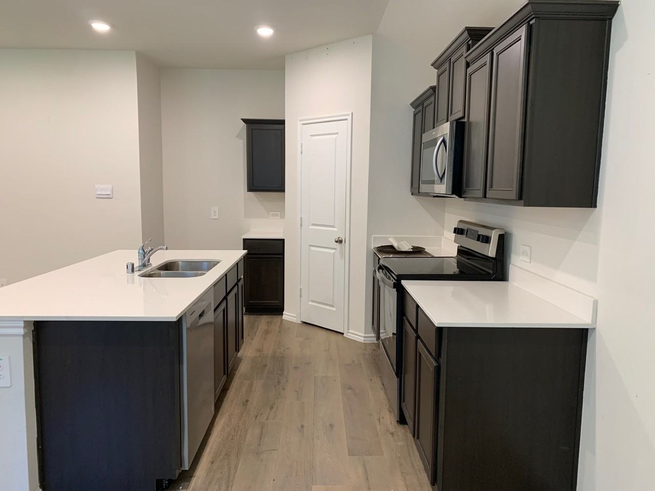 240 Boxwood Dr #1 - Photo 3 of 5