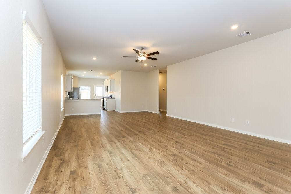 15651 Plum Brook Dr - Photo 5 of 16