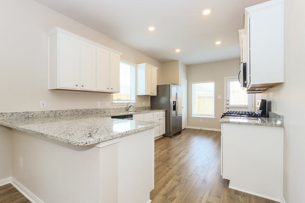 15651 Plum Brook Dr - Photo 6 of 16