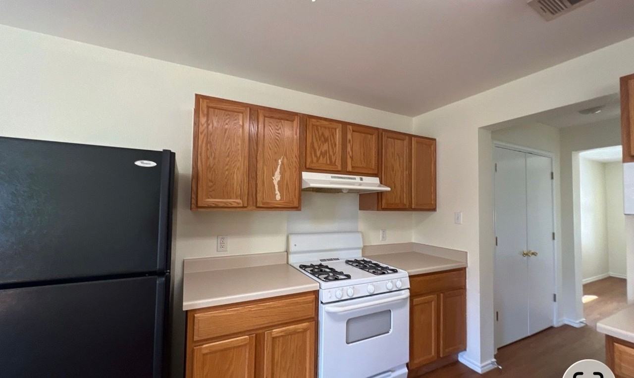 940 Goldenrod St #1 - Photo 2 of 9