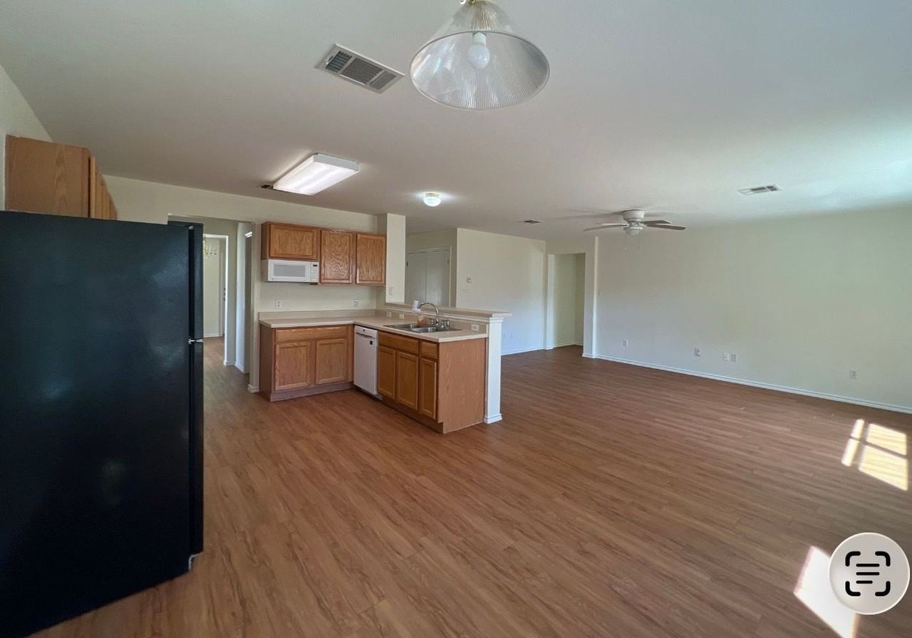 940 Goldenrod St #1 - Photo 3 of 9