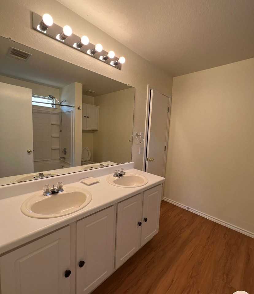 940 Goldenrod St #1 - Photo 7 of 9