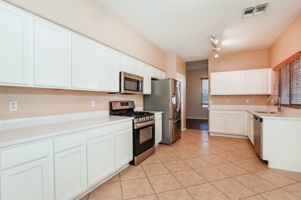 21299 E Lords Way - Photo 7 of 17