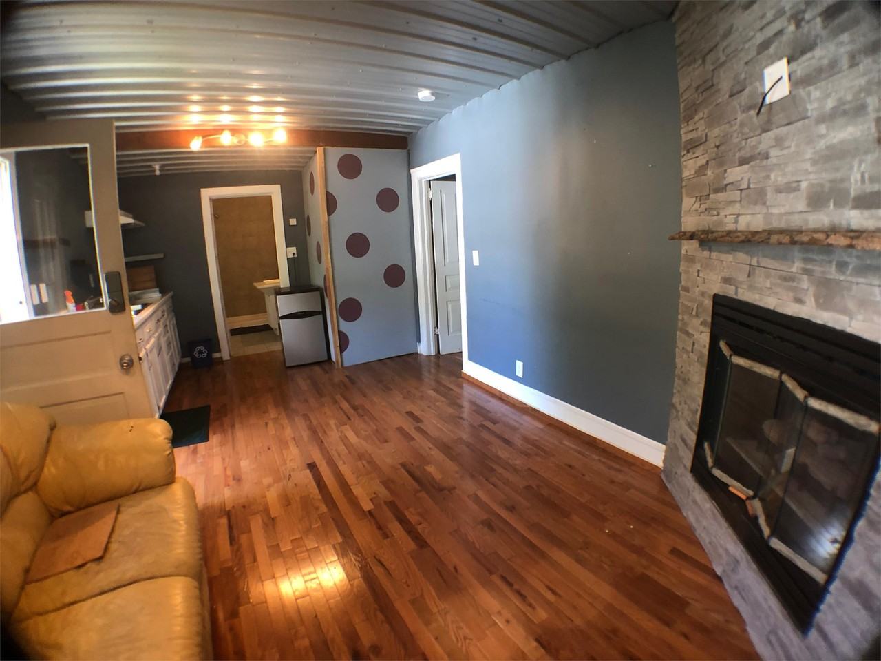 116 N Kinney Ave #1-2 - Photo 2 of 4