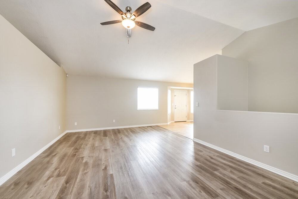 1116 N Mustang Ln - Photo 4 of 17