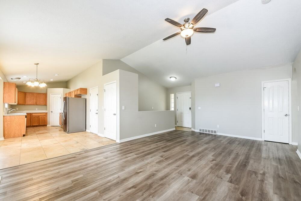 1116 N Mustang Ln - Photo 5 of 17