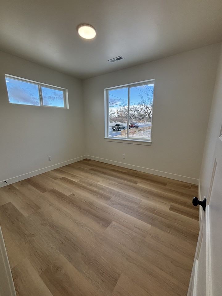 412 E 34 S #1 - Photo 6 of 18