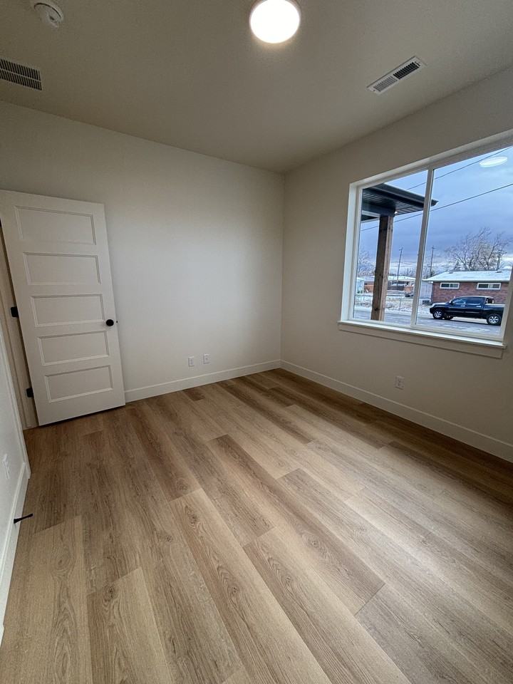 412 E 34 S #1 - Photo 7 of 18