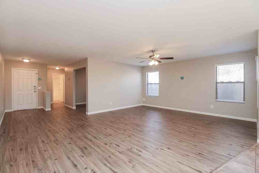2229 E 35th Ave - Photo 3 of 16