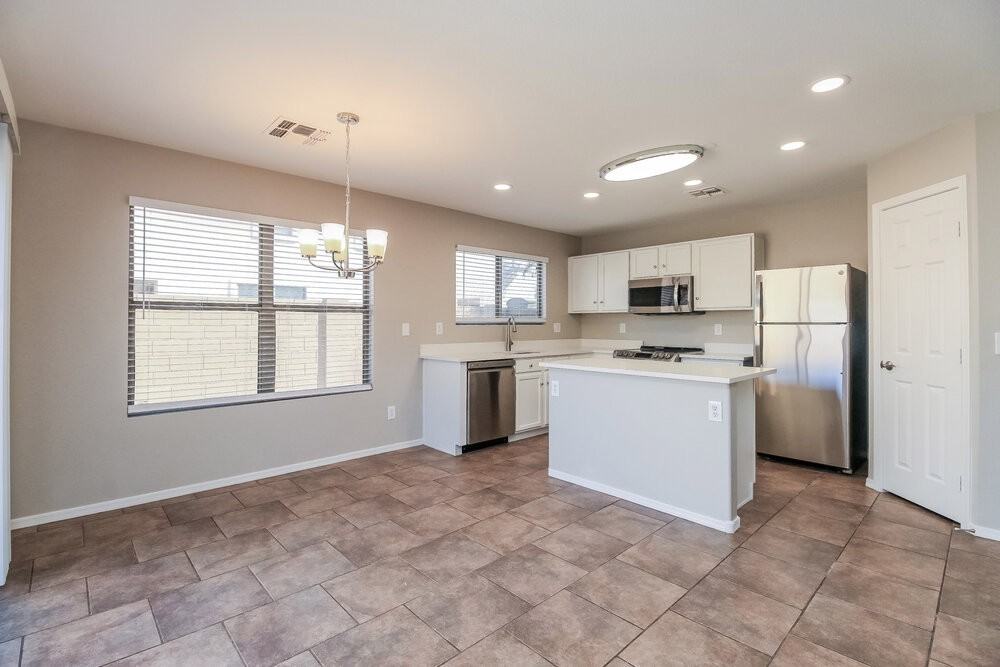 2229 E 35th Ave - Photo 7 of 16