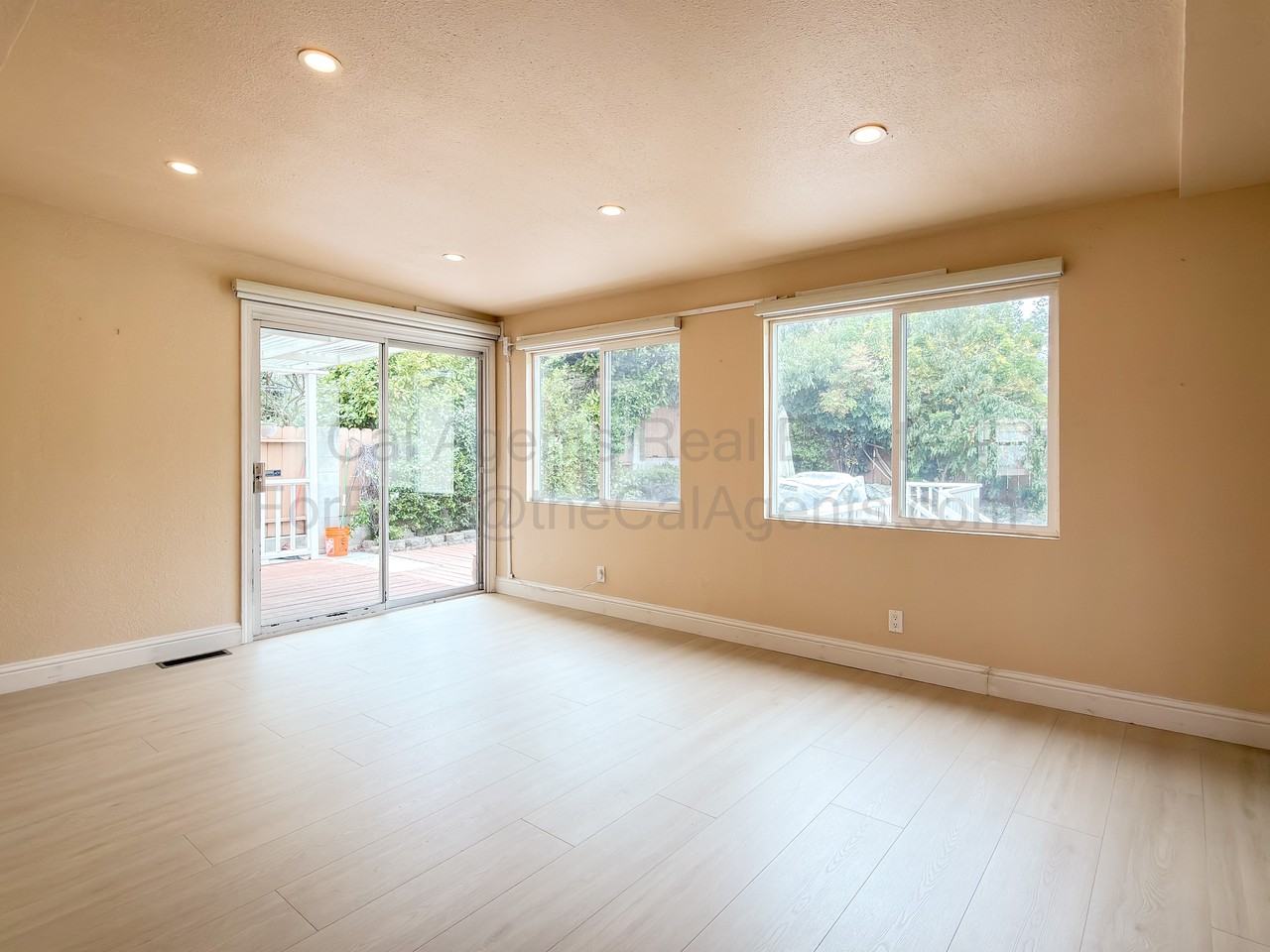 23940 Carmelita Dr #1 - Photo 5 of 20