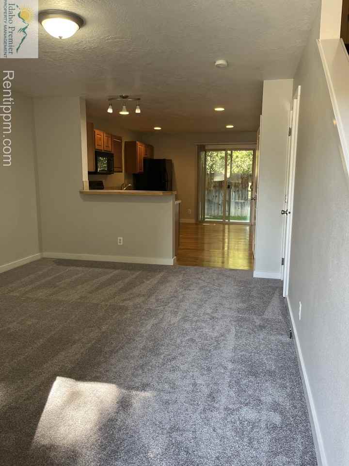 1236 S Columbus St #1 - Photo 4 of 9