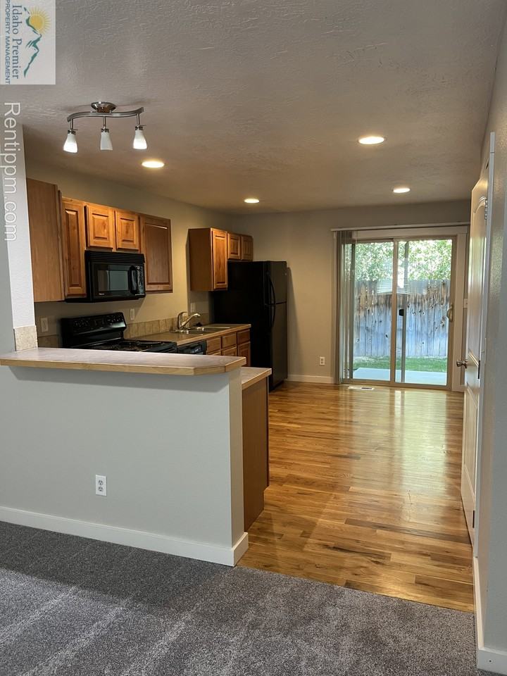 1236 S Columbus St #1 - Photo 5 of 9