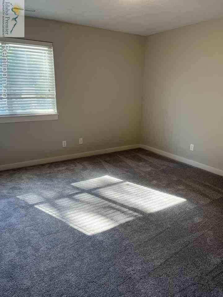 1236 S Columbus St #1 - Photo 7 of 9