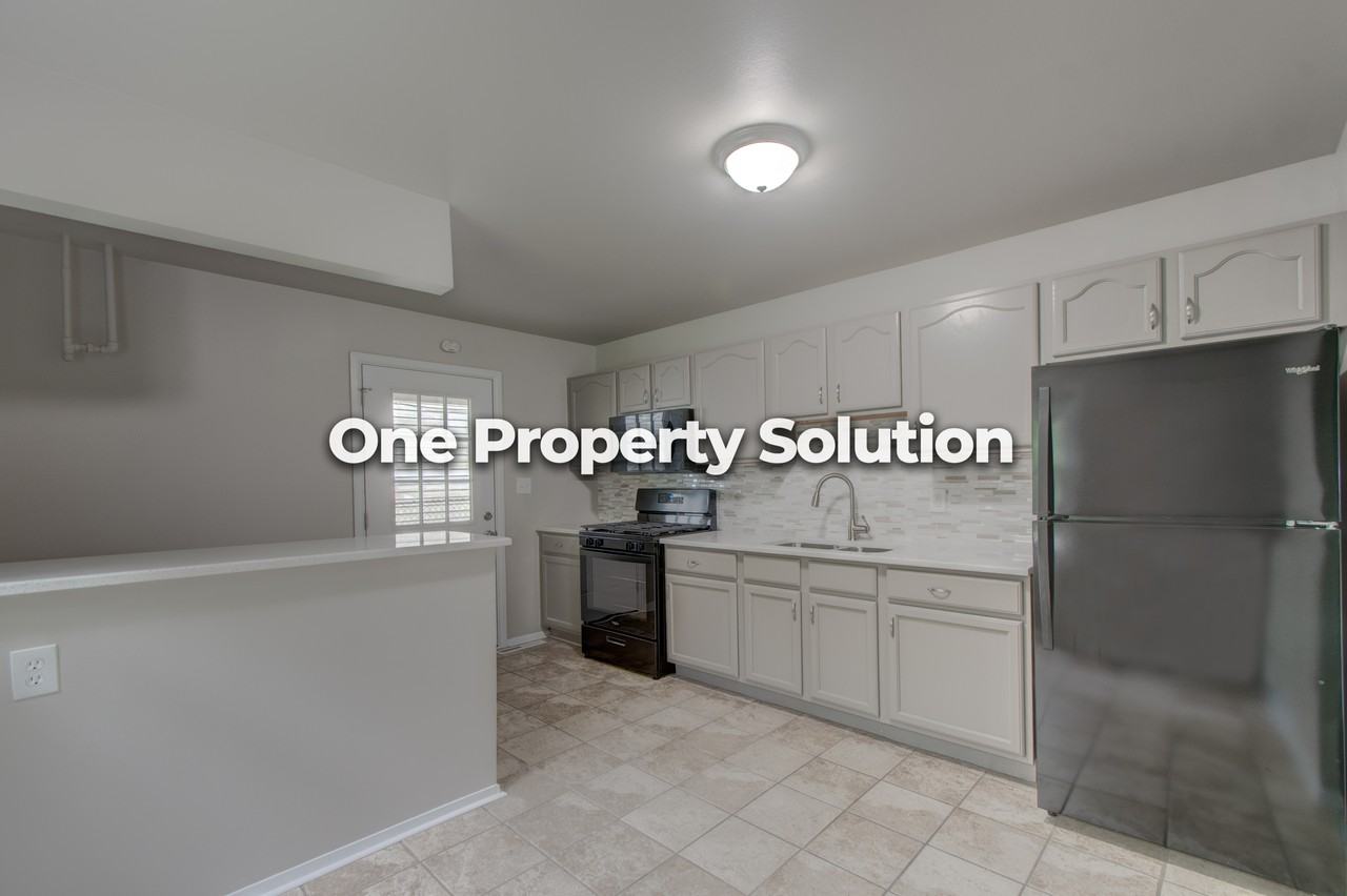 1008 Hovey St #1 - Photo 5 of 10