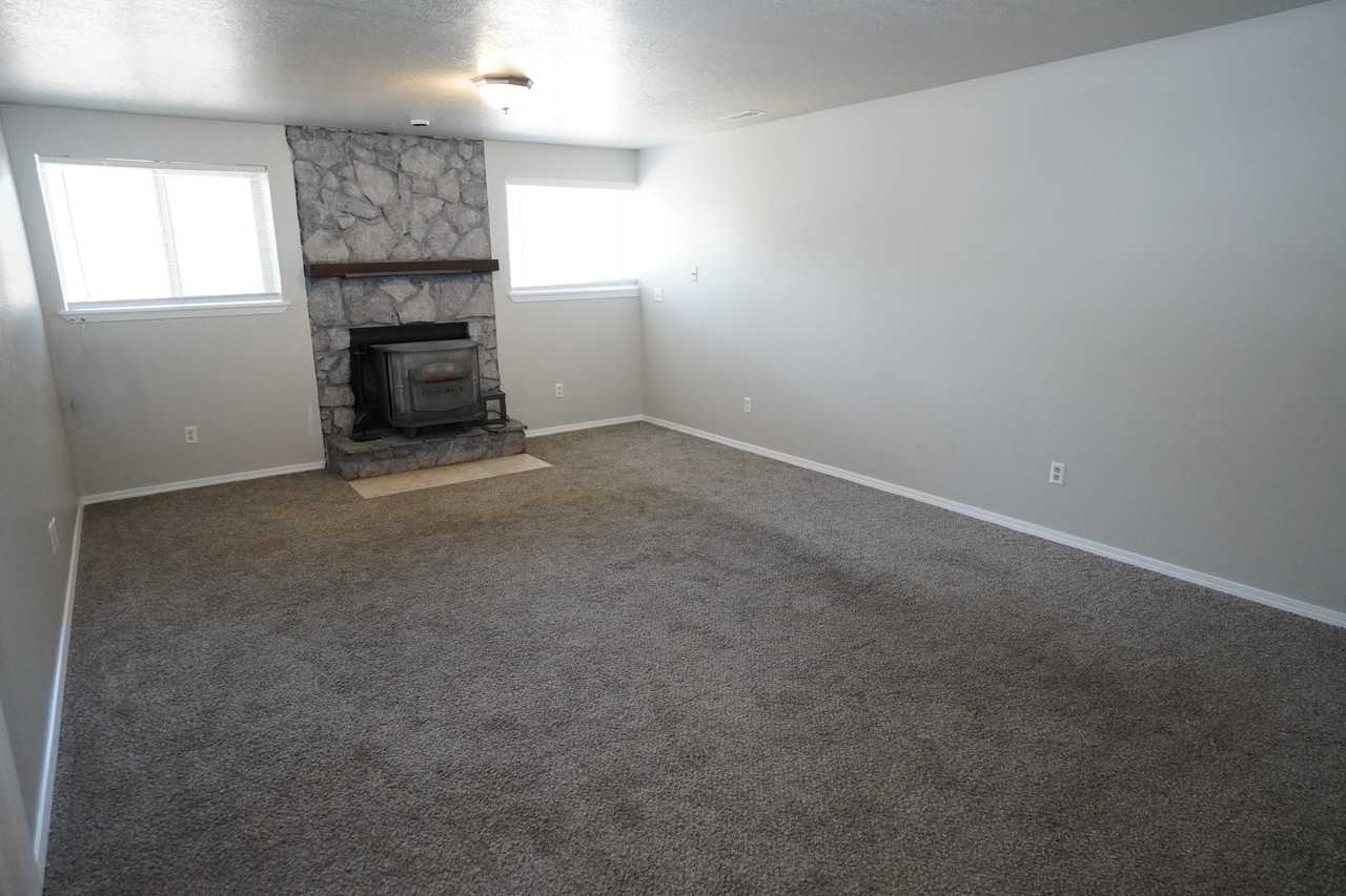 698 S Berwick Dr #1 - Photo 4 of 30