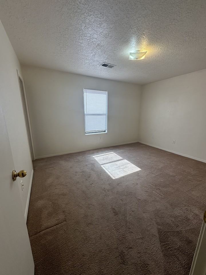 11012 Hackamore Ave Sw #1 - Photo 3 of 9
