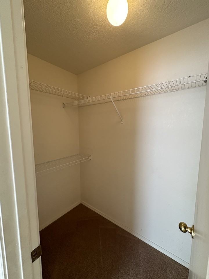 11012 Hackamore Ave Sw #1 - Photo 4 of 9