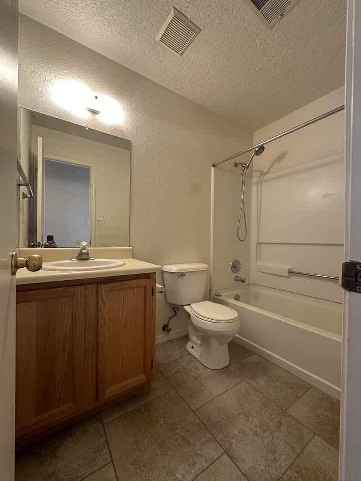 11012 Hackamore Ave Sw #1 - Photo 5 of 9