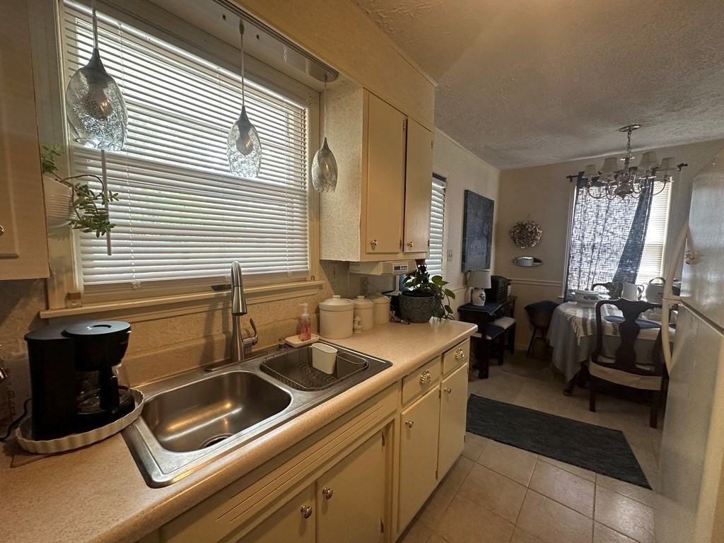 204 Crest Dr #1 - Photo 6 of 50