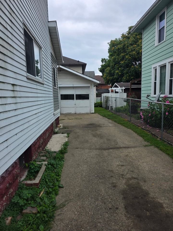 239 - Photo 2 of 25
