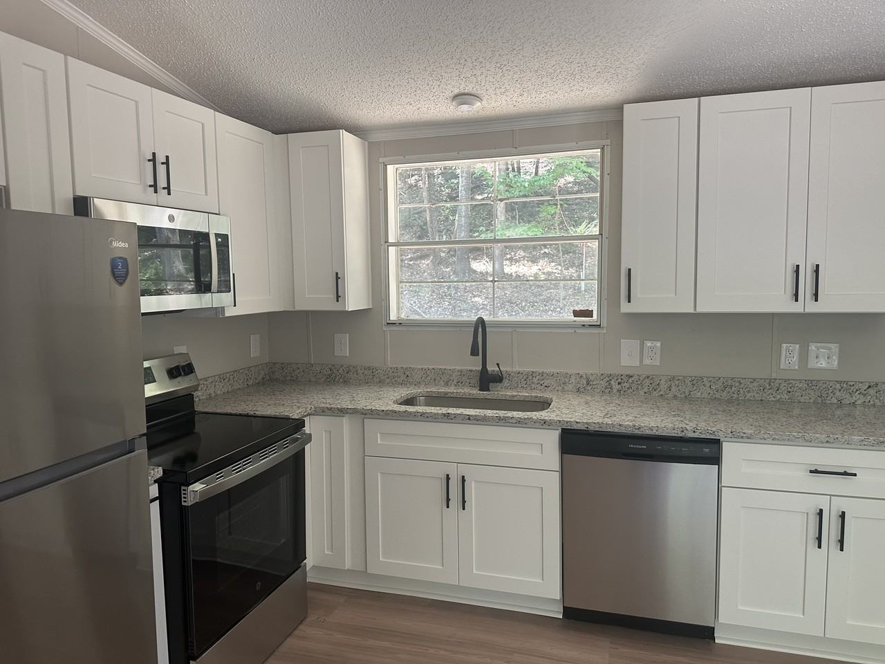 115 Larch Cir #1 - Photo 4 of 14