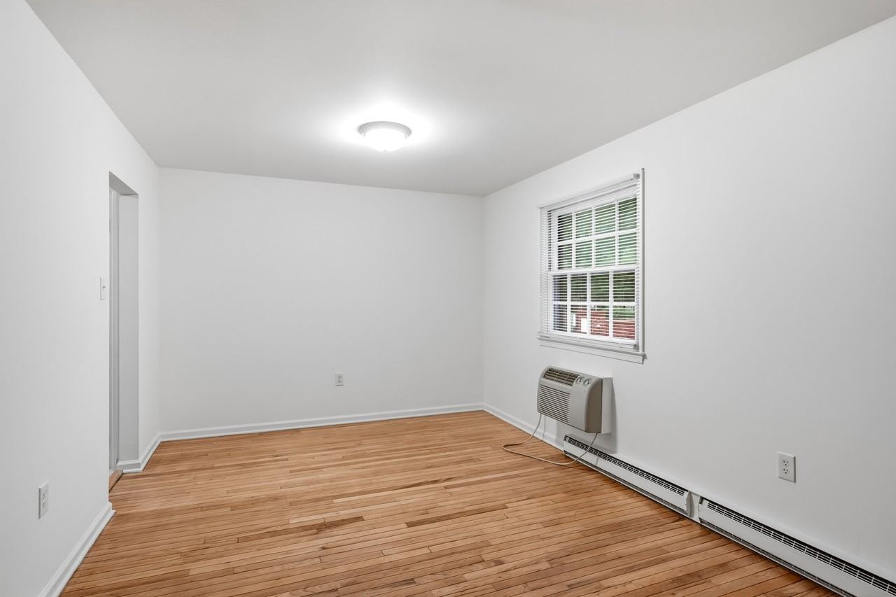 1126 Wayne Ave #1126 - Photo 5 of 21