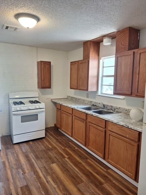 712 S Chapman Ave #135 - Photo 4 of 12