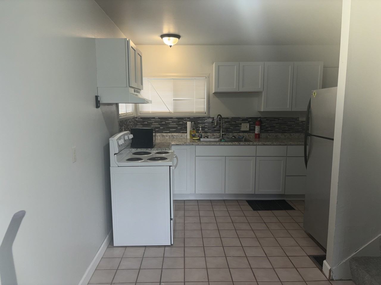282 N Beverly Ave #1 - Photo 4 of 14