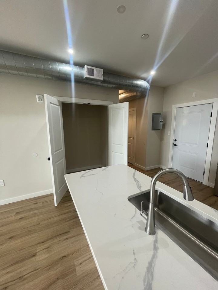 4112 Lancaster Ave - Photo 5 of 14