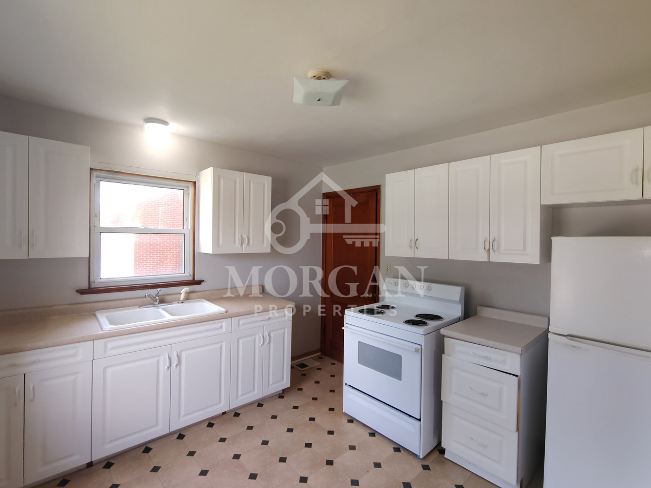 321 W 29th St - Photo 3 of 6