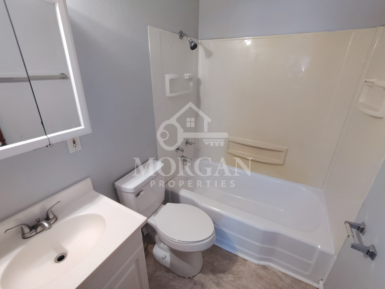 321 W 29th St - Photo 4 of 6